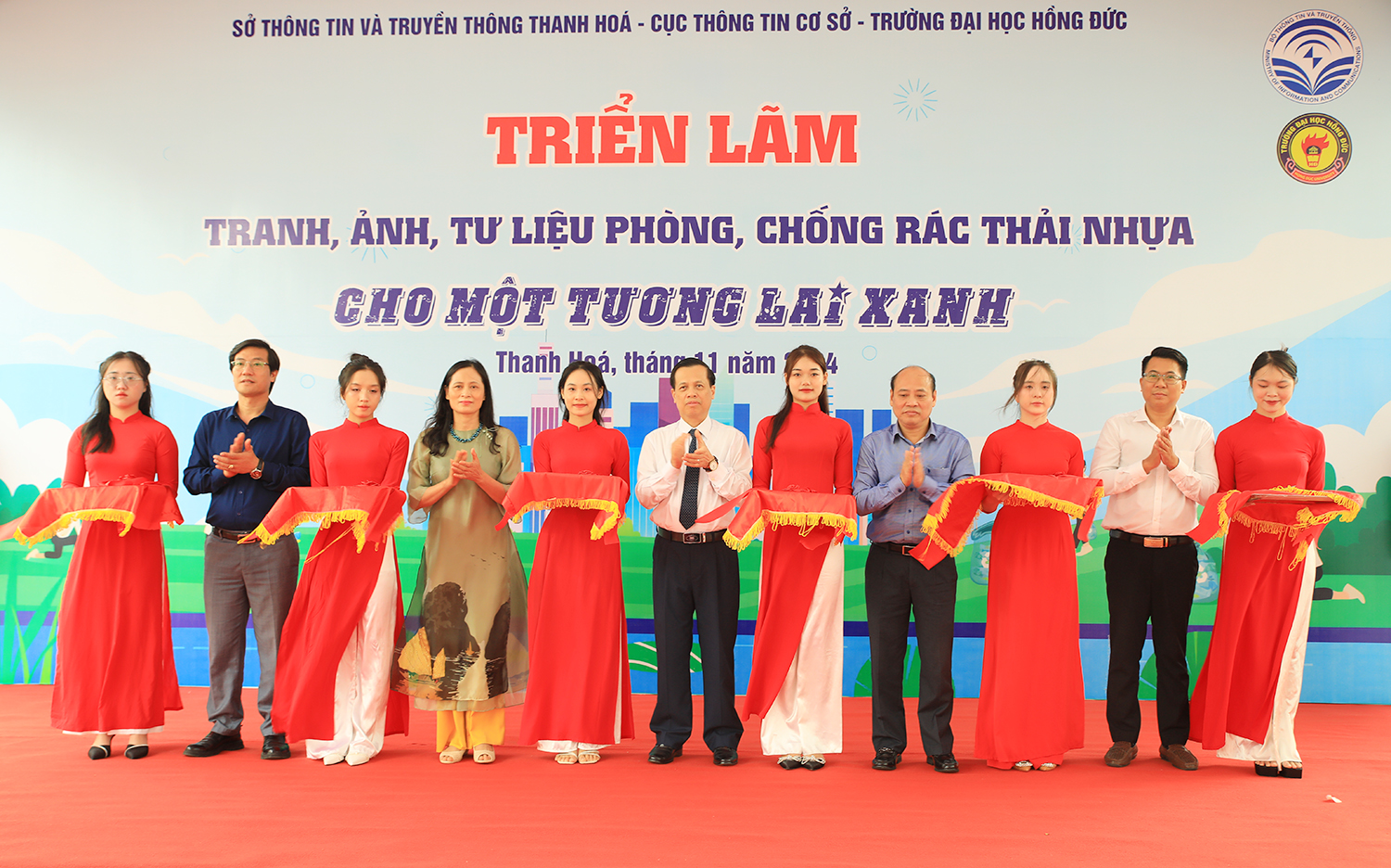 Triển lãm, tranh ảnh, tư liệu tuyên truyền phòng, chống rác thải nhựa năm 2024 tại Trường Đại học Hồng Đức